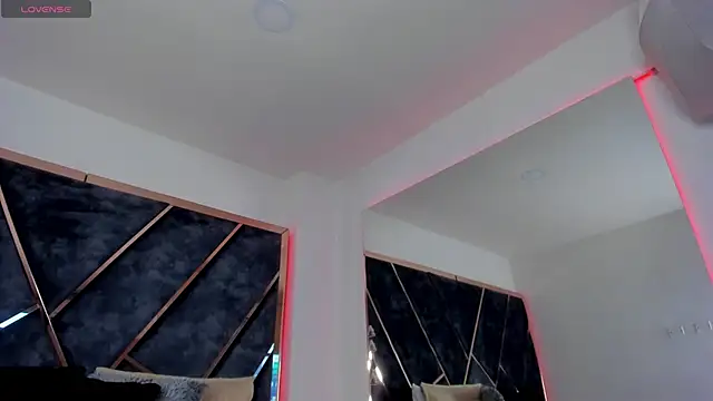 SusanaHenao online show from September 16, 2025, 5:03 pm