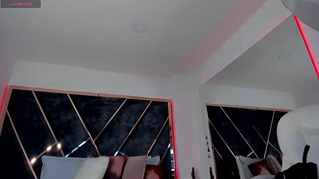 SusanaHenao online show from October 10, 2025, 5:34 pm