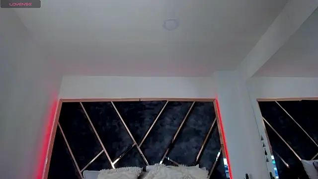 SusanaHenao online show from November 28, 2025, 7:49 pm