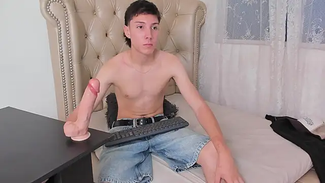 Snapshot of LittleDanny_ chatting on September 19, 2025, 1:56 pm LittleDanny online show from September 19, 2025, 1:56 pm