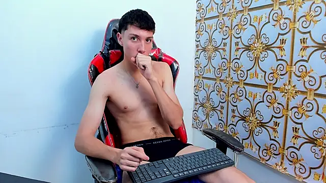 Snapshot of LittleDanny_ chatting on October 15, 2025, 3:56 pm LittleDanny online show from October 15, 2025, 3:56 pm