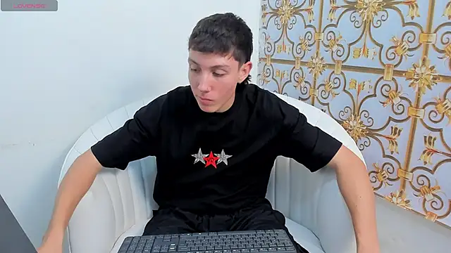 LittleDanny  online show from December 2, 2025, 7:20 pm