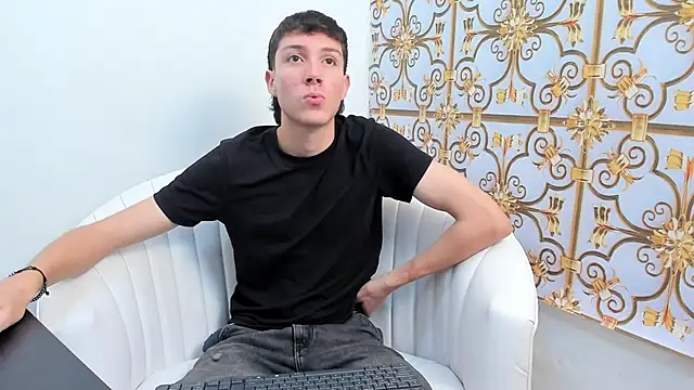 LittleDanny  online show from December 16, 2025, 5:07 pm