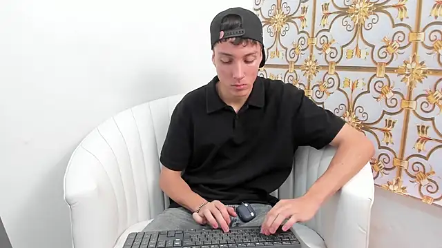 LittleDanny  online show from December 21, 2025, 5:09 pm