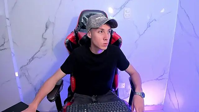 LittleDanny  online show from April 23, 2026, 2:19 pm