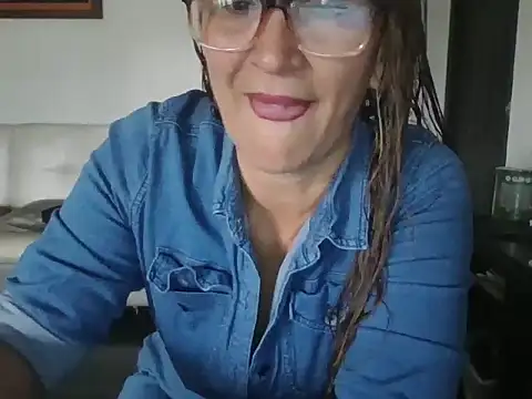 MiaVega online show from October 16, 2025, 2:51 pm