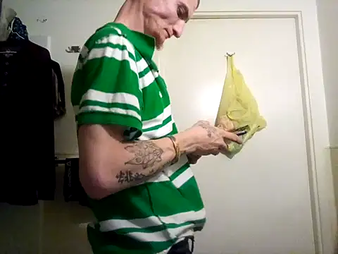 jizzyglizzy92 online show from March 16, 2026, 1:33 am