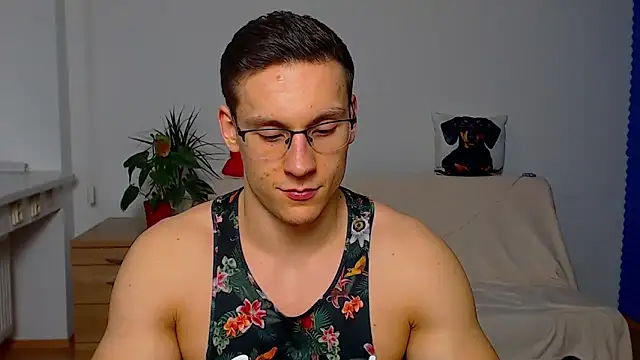 ZeinMiracles online show from December 15, 2025, 10:58 pm