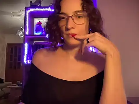 Snapshot of Tomiriss chatting on September 16, 2025, 12:22 am Tomiriss online show from September 16, 2025, 12:22 am