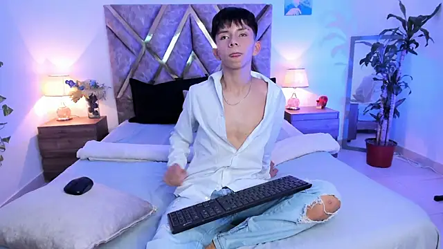 Snapshot of Hyunjin_Son chatting on October 12, 2025, 4:39 pm Hyunjin Son online show from October 12, 2025, 4:39 pm