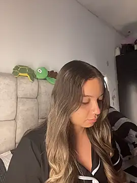 Snapshot of AnnyLopezzz_ chatting on June 23, 2026, 10:24 am AnnyLopezzz online show from June 23, 2026, 10:24 am