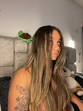 Snapshot of AnnyLopezzz_ chatting on July 7, 2026, 7:23 am AnnyLopezzz online show from July 7, 2026, 7:23 am
