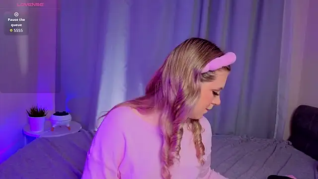 Snapshot of AliaBuerstatte chatting on November 13, 2025, 7:02 pm AliaBuerstatte online show from November 13, 2025, 7:02 pm