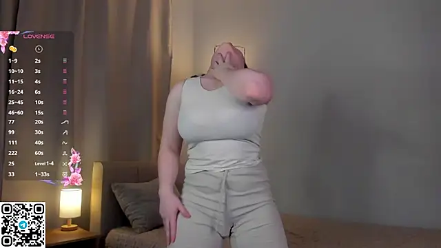 LakeshiaVodopich online show from October 1, 2025, 8:42 am