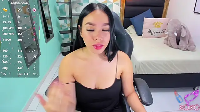 MOLLYSPENCER1 online show from October 28, 2025, 7:16 pm