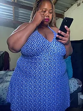 Curvycandy95 online show from June 3, 2026, 6:38 am