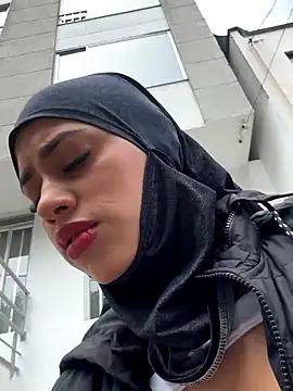 AlannaEvons online show from November 25, 2025, 4:07 pm