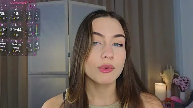 Moonlight1Sonata1 online show from November 17, 2025, 9:04 am