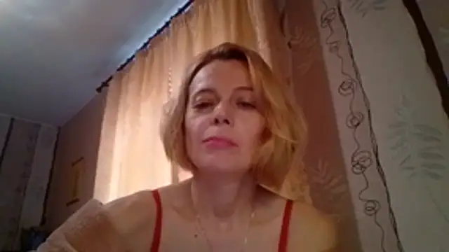 LiluXRose online show from October 24, 2025, 11:39 am