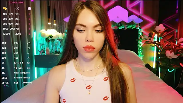 MimiFors online show from September 23, 2025, 4:21 pm