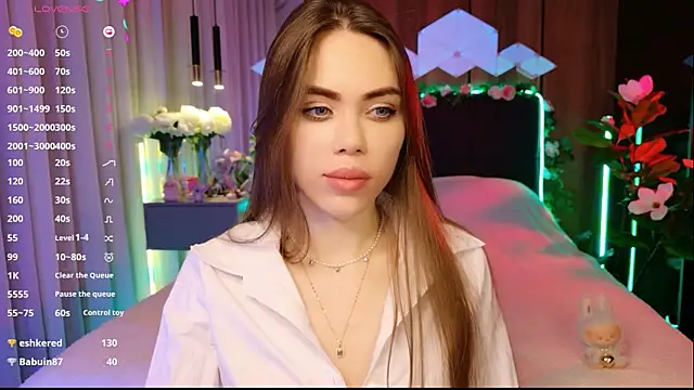 MimiFors online show from November 26, 2025, 4:41 pm