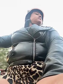 -Mia1 online show from March 25, 2026, 12:00 pm