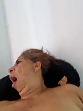 maleja23 online show from February 9, 2026, 2:43 pm