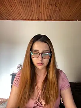 CoraVibes online show from October 2, 2025, 7:43 pm