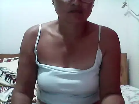 nathalie0045 online show from October 19, 2025, 11:44 am