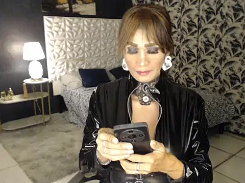 Creamycumdollx online show from November 10, 2025, 11:31 am