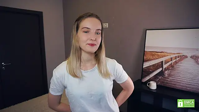 HongTomczak online show from September 22, 2025, 6:59 am