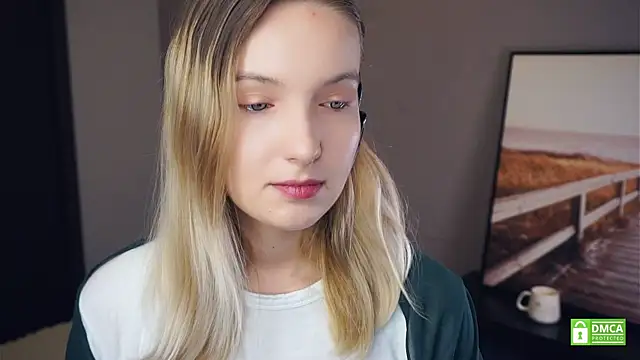 HongTomczak online show from September 24, 2025, 7:01 am