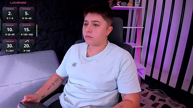 Snapshot of IanGilbert chatting on October 3, 2025, 8:50 pm IanGilbert online show from October 3, 2025, 8:50 pm