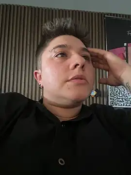 Snapshot of IanGilbert chatting on October 29, 2025, 4:42 pm IanGilbert online show from October 29, 2025, 4:42 pm