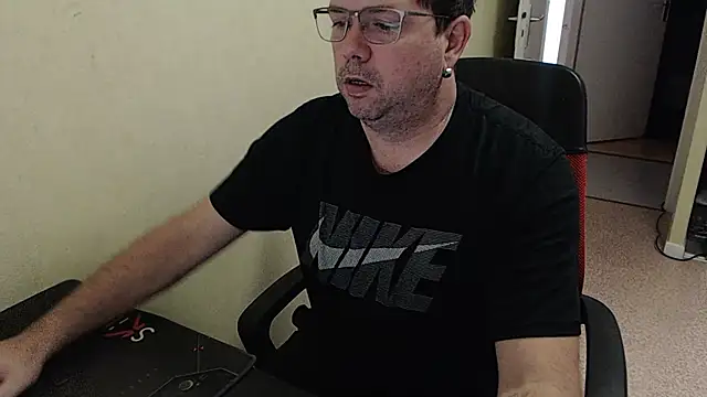 blueandwhite1 online show from December 14, 2024, 11:39 am