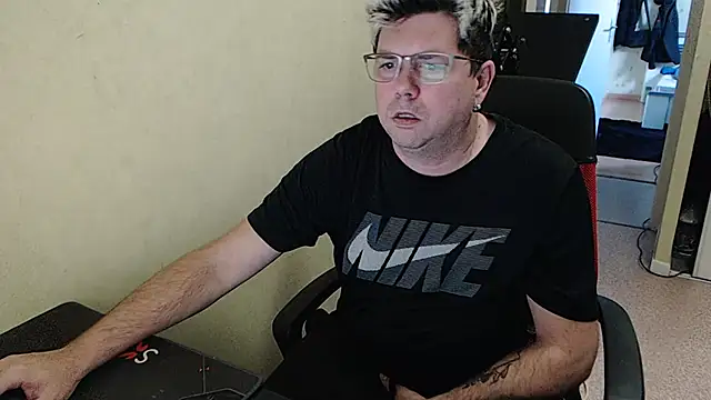 blueandwhite1 online show from December 17, 2024, 3:28 pm