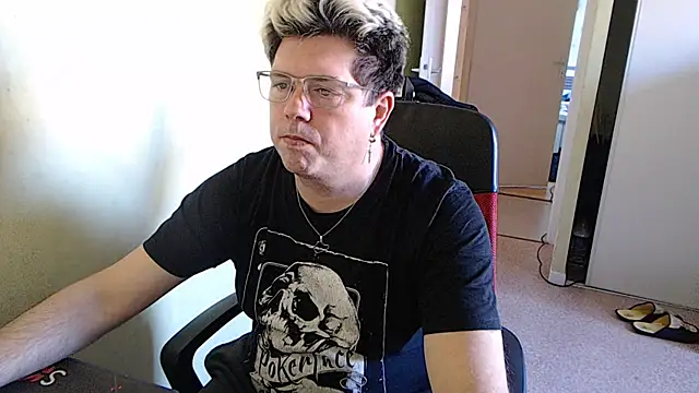 blueandwhite1 online show from December 30, 2024, 11:15 am