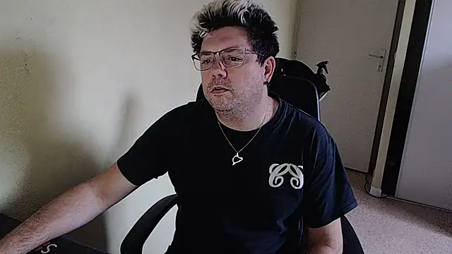 blueandwhite1 online show from January 2, 2025, 2:35 pm