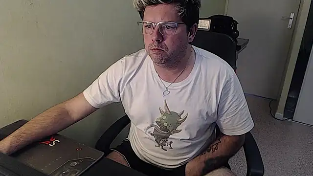 blueandwhite1 online show from January 17, 2025, 3:32 pm