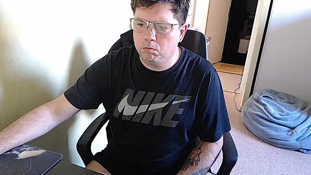 blueandwhite1 online show from February 14, 2025, 3:58 pm