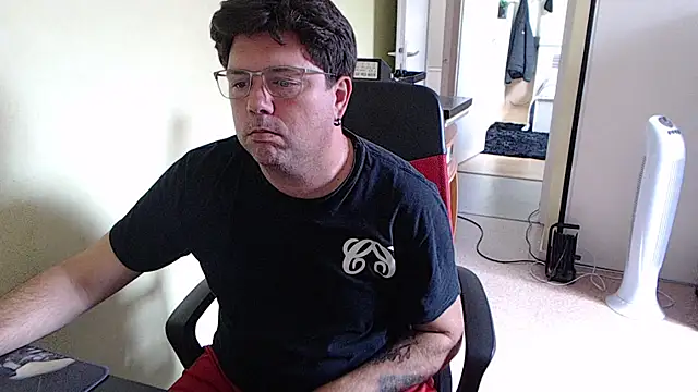 blueandwhite1 online show from September 9, 2025, 2:49 pm