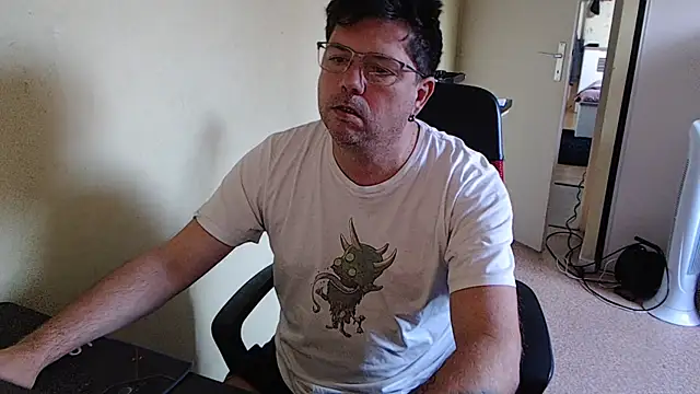 blueandwhite1 online show from October 11, 2025, 7:07 am