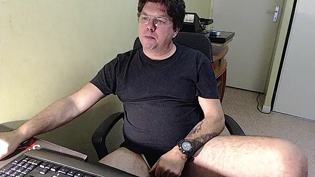 Snapshot of blueandwhite1 chatting on January 13, 2026, 5:29 pm blueandwhite1 online show from January 13, 2026, 5:29 pm