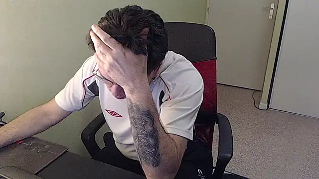 Snapshot of blueandwhite1 chatting on February 25, 2026, 7:40 am blueandwhite1 online show from February 25, 2026, 7:40 am