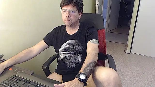 blueandwhite1 online show from March 6, 2026, 4:14 pm