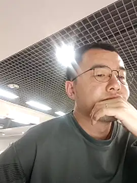 nnnnnan9527 online show from April 17, 2026, 8:39 am