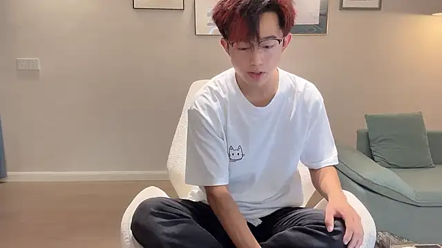 STxuguanhan online show from October 4, 2025, 7:17 am