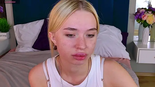 RachelColon online show from September 11, 2025, 12:49 pm