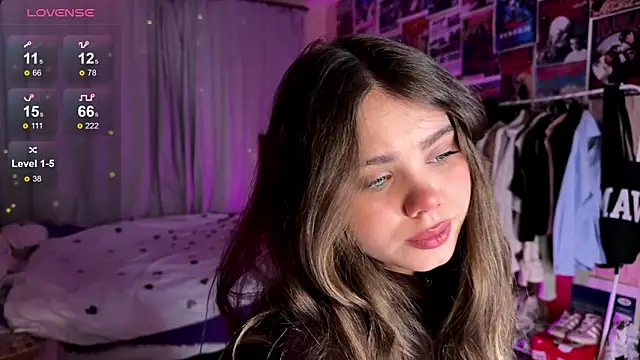 PinkiRay online show from September 14, 2025, 4:28 pm