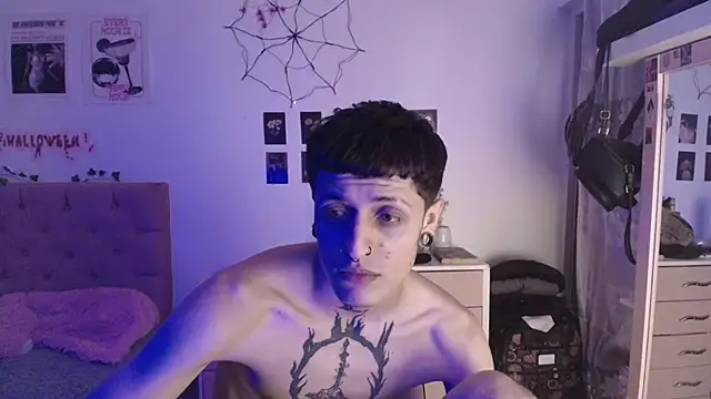 2cyboy  online show from November 19, 2025, 12:16 pm